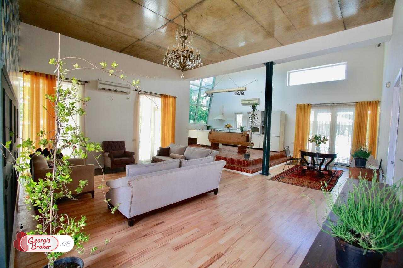 იყიდება ახალი გარემონტებული 6 ოთახიანი სახლი დიღომი 8ში