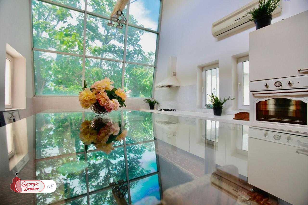 იყიდება ახალი გარემონტებული 6 ოთახიანი სახლი დიღომი 8ში