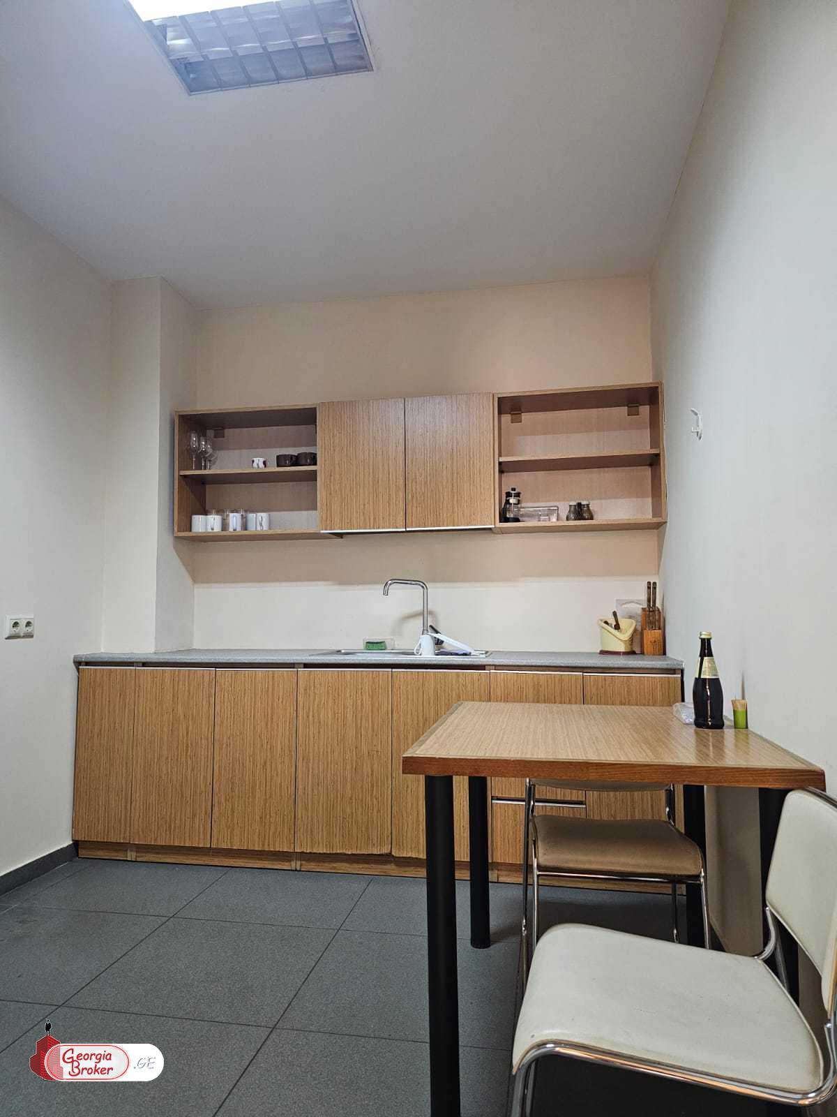 ქირავდება ახალი გარემონტებული საოფისე ფართი რუსთაველზე