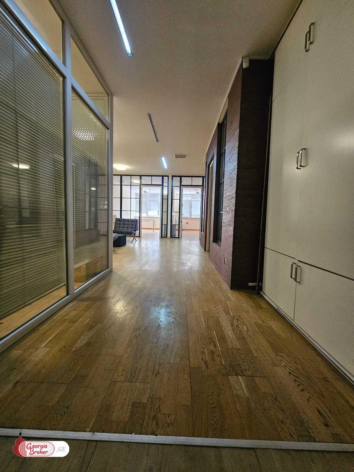 ქირავდება ახალი გარემონტებული საოფისე ფართი რუსთაველზე