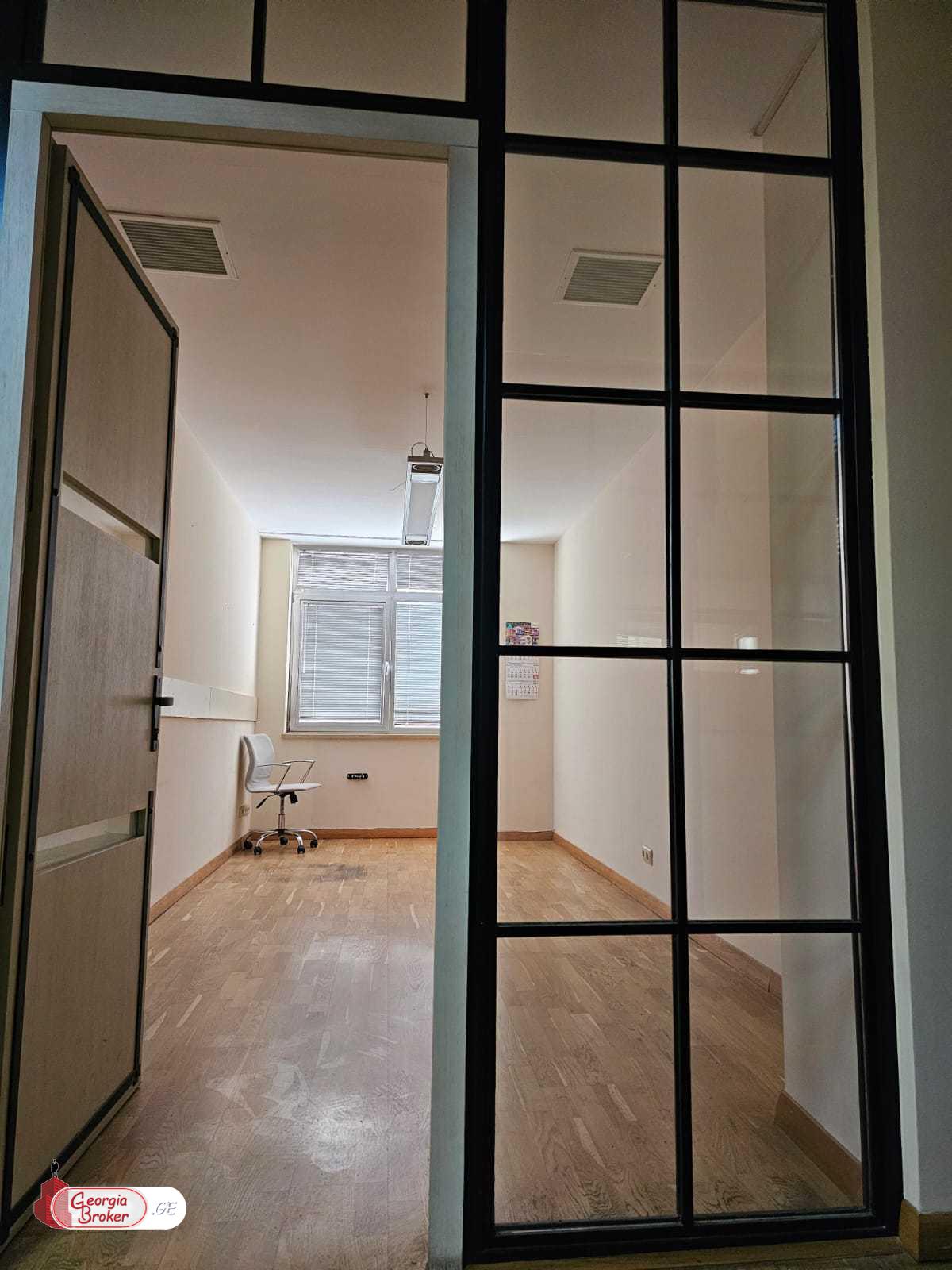 ქირავდება ახალი გარემონტებული საოფისე ფართი რუსთაველზე