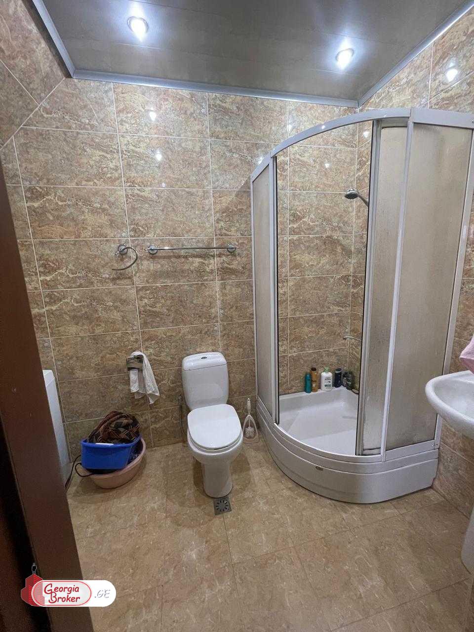 продается дом с новым ремонтом 7-комнат