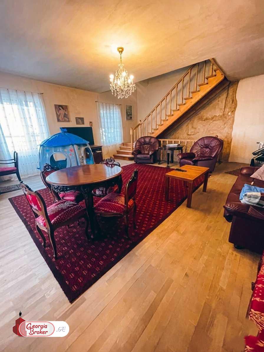 იყიდება ახალი გარემონტებული 7 ოთახიანი აგარაკი წყნეთში