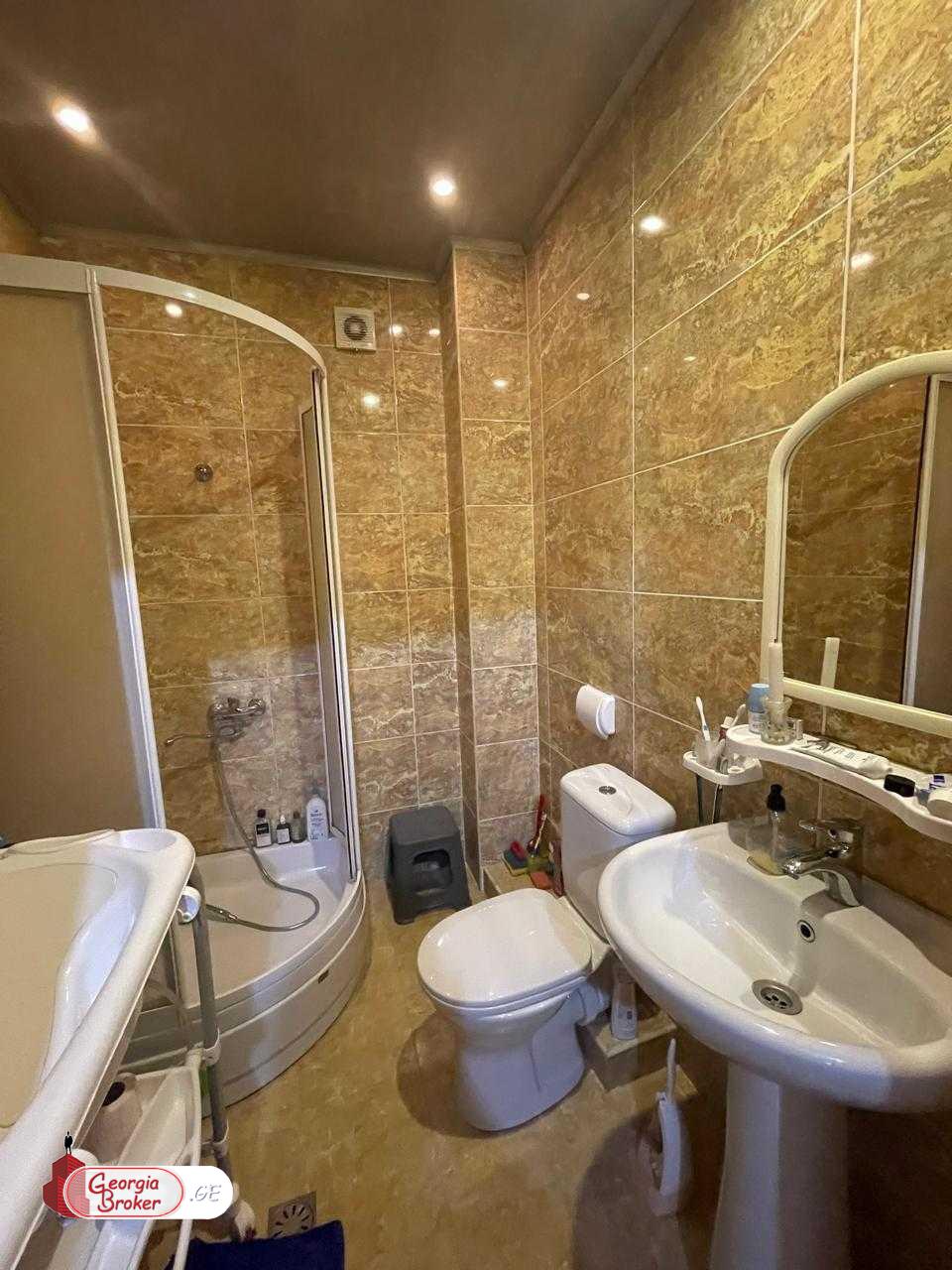 იყიდება ახალი გარემონტებული 7 ოთახიანი აგარაკი წყნეთში