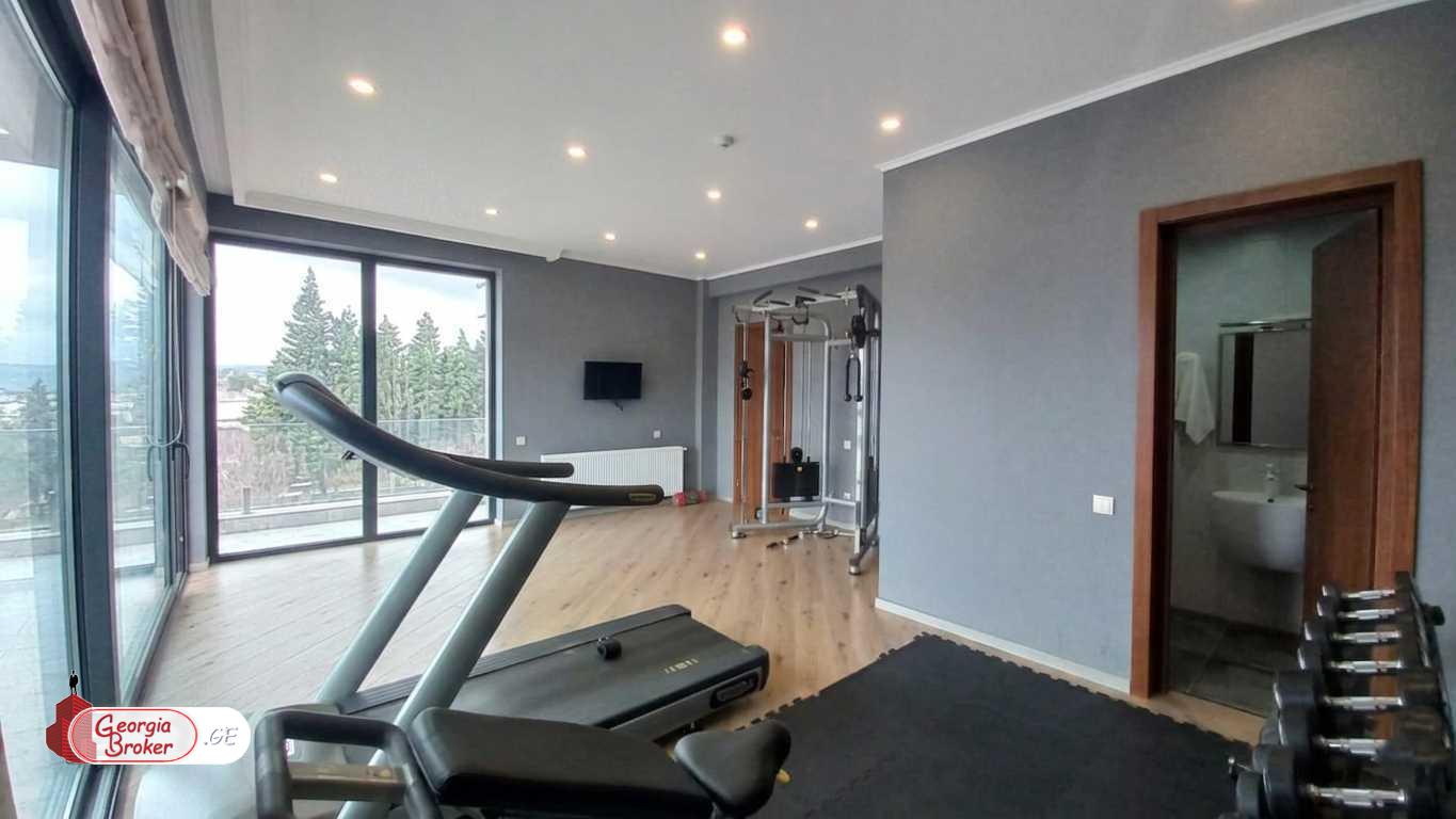 в аренду дом с новым ремонтом 14-комнат