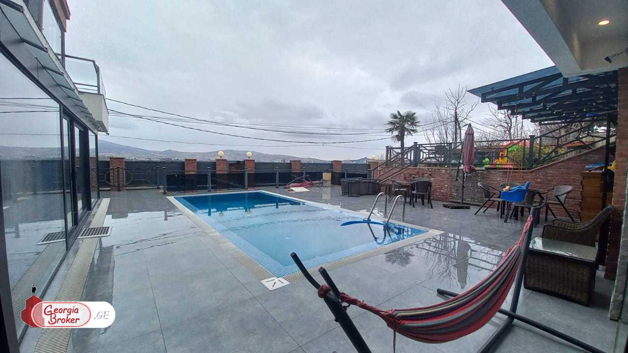 в аренду дом с новым ремонтом 14-комнат