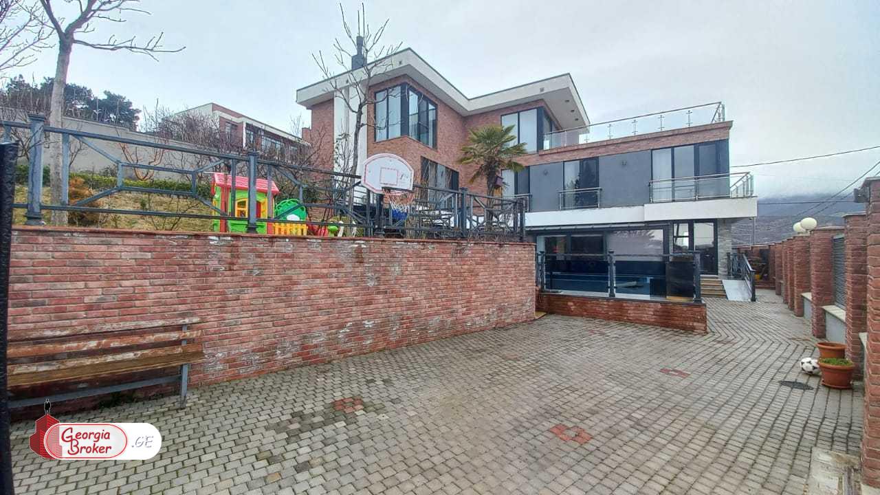 ქირავდება ახალი გარემონტებული 14 ოთახიანი სახლი ქოშიგორაში