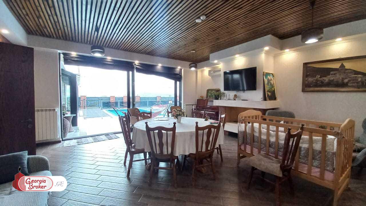 ქირავდება ახალი გარემონტებული 14 ოთახიანი სახლი ქოშიგორაში