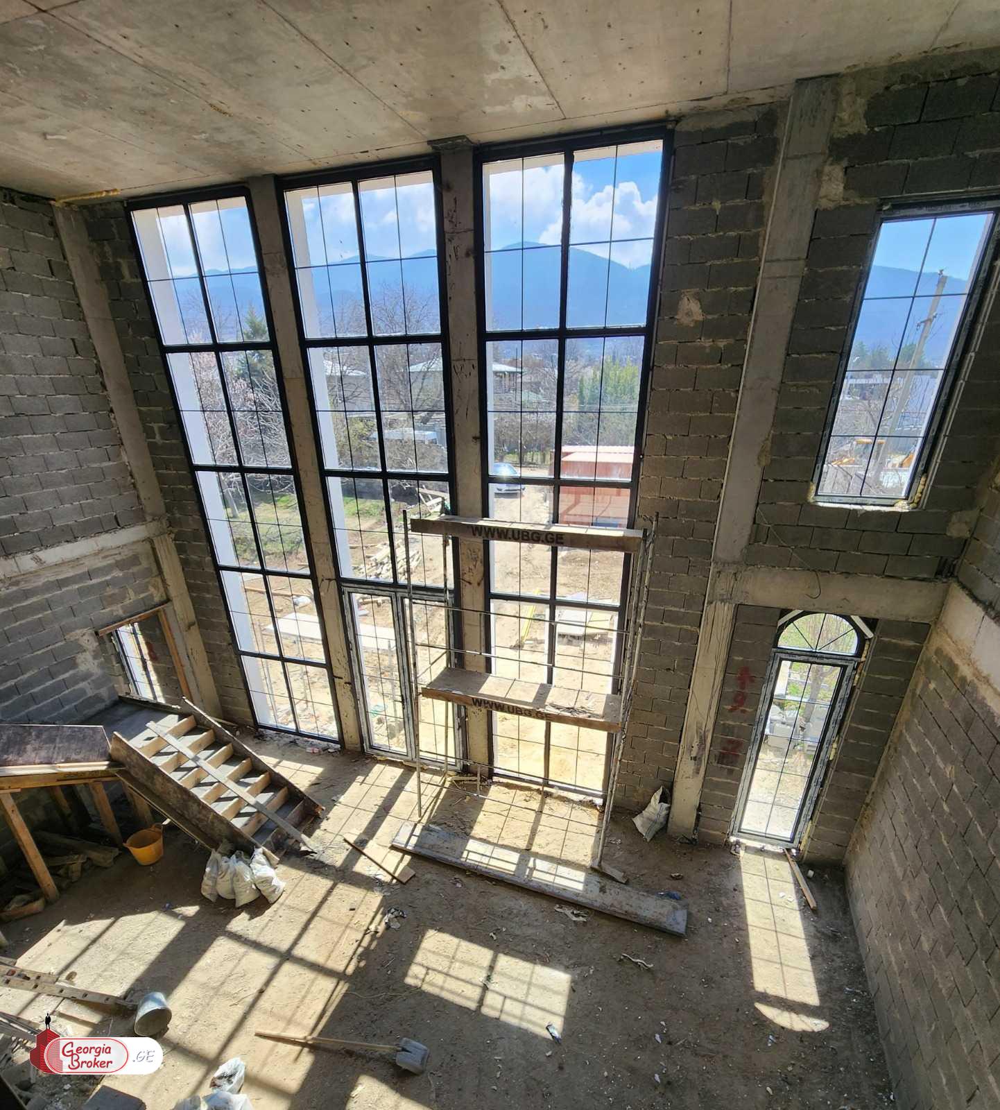 nearly repaired 8-room house for sale