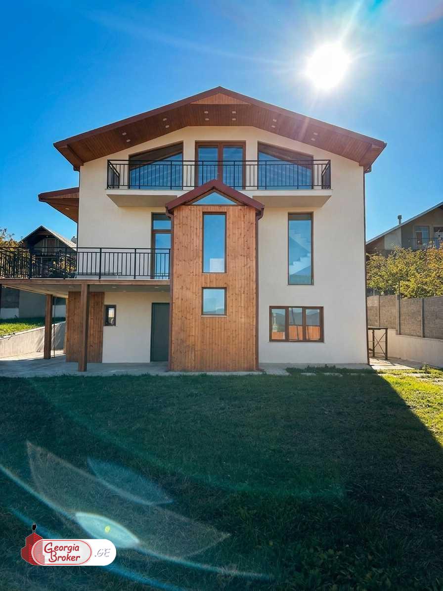 nearly repaired 8-room house for sale