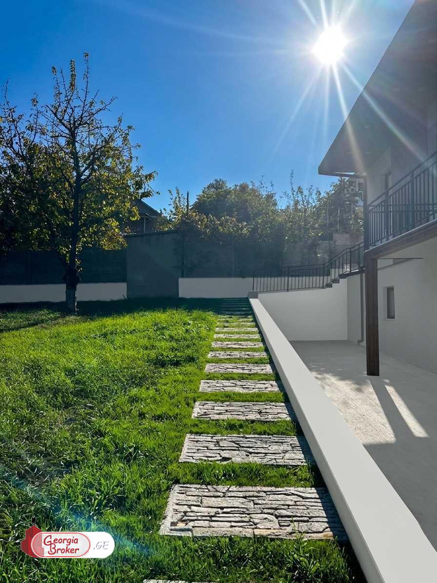 nearly repaired 8-room house for sale