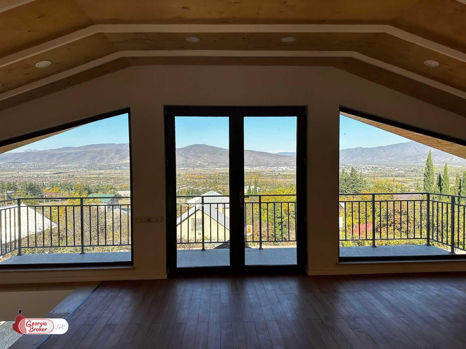 nearly repaired 8-room house for sale