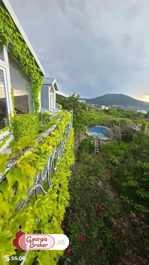 nearly repaired 7-room house for rent