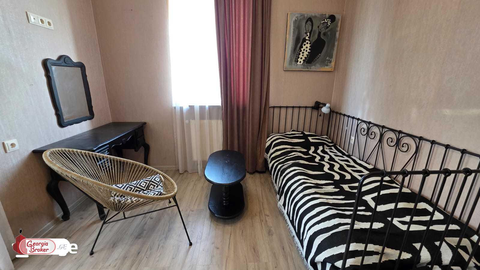 nearly repaired 9-room house for sale