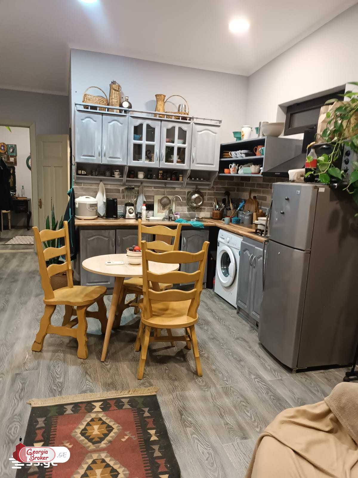 nearly repaired 9-room house for sale