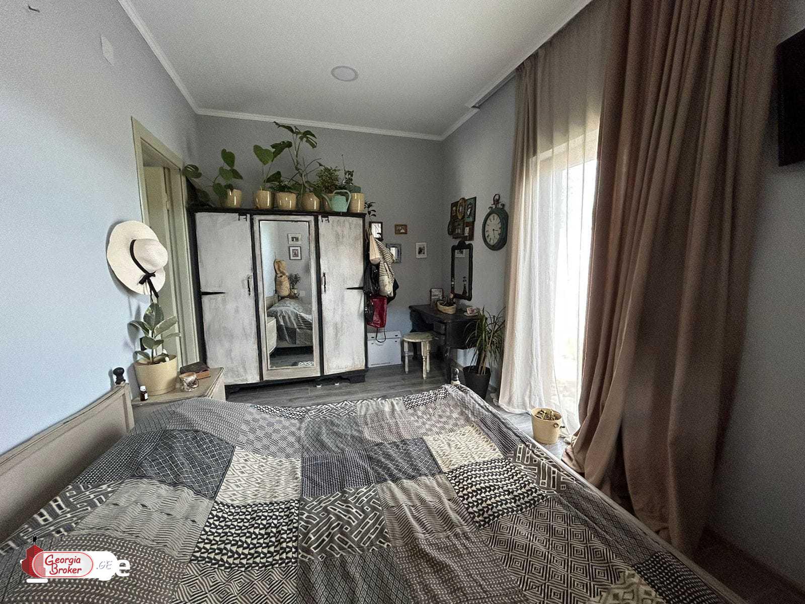 nearly repaired 9-room house for sale