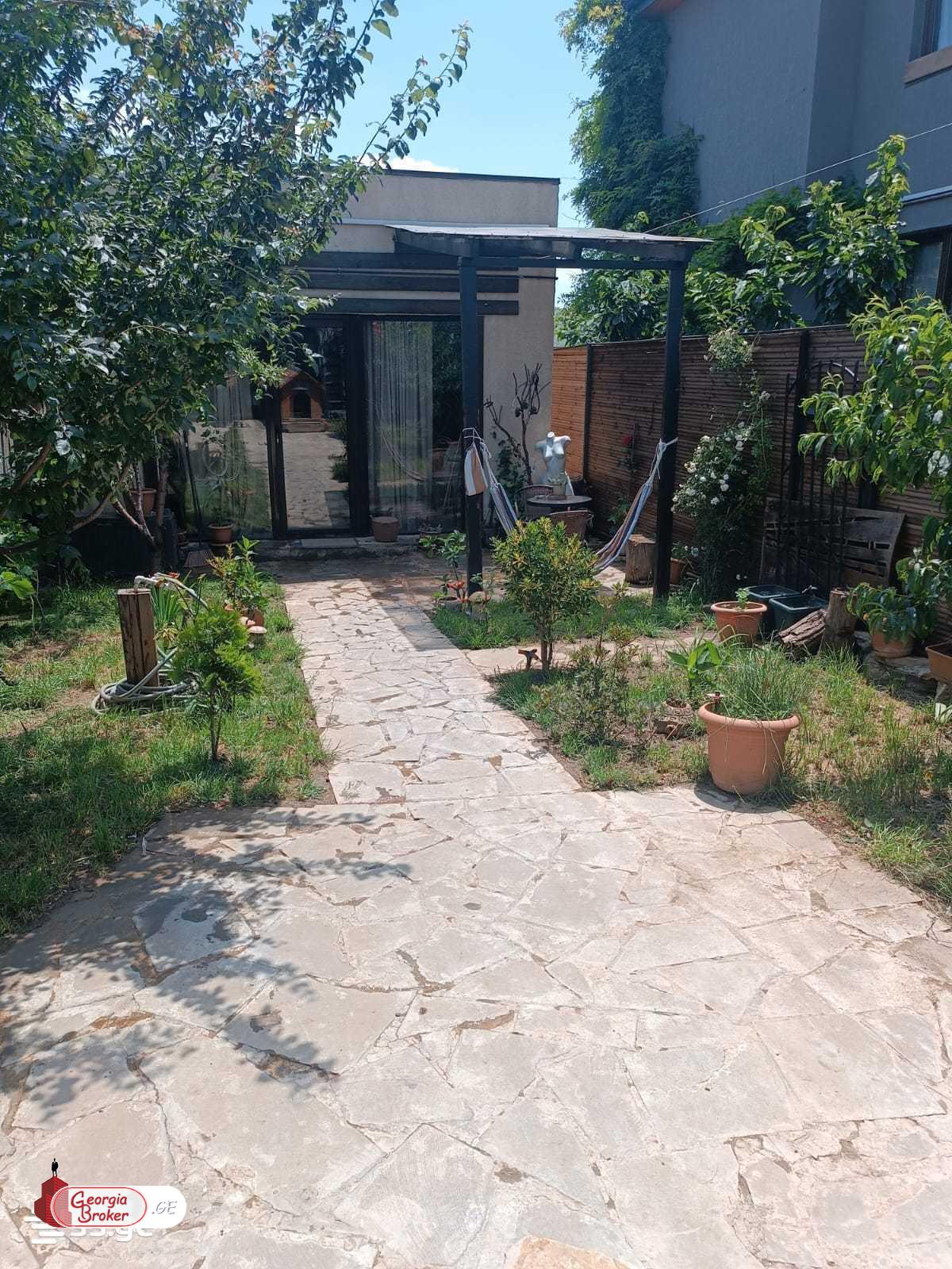 nearly repaired 9-room house for sale