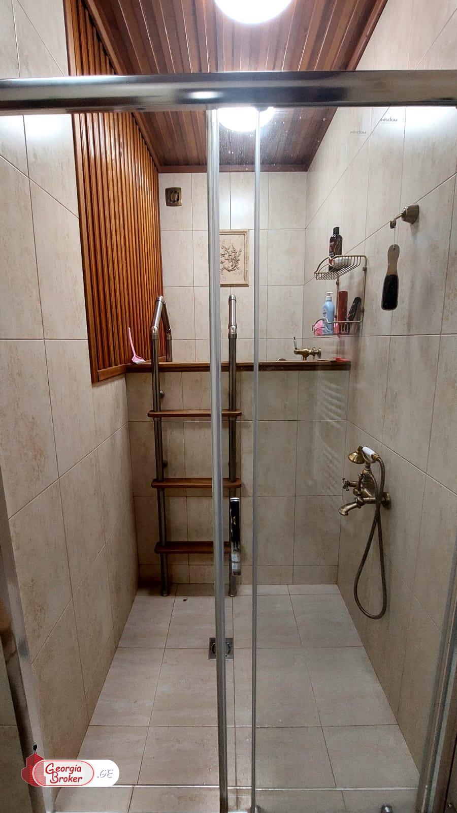 იყიდება ახალი გარემონტებული უნივერსალური ფართი ნაძალადევში