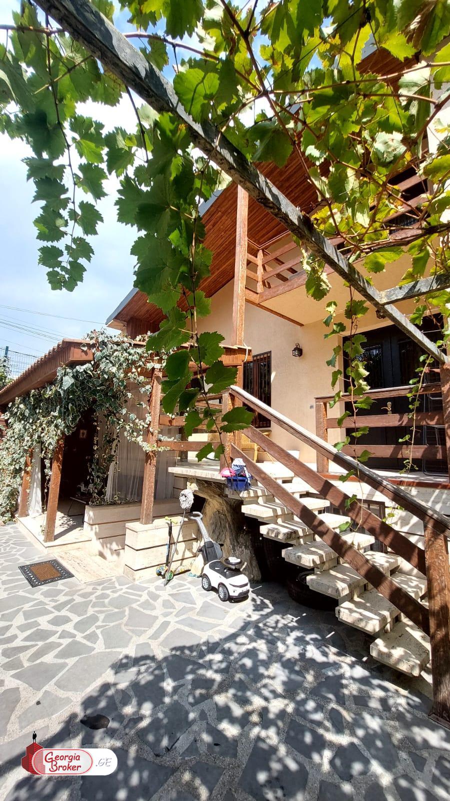 იყიდება ახალი გარემონტებული უნივერსალური ფართი ნაძალადევში