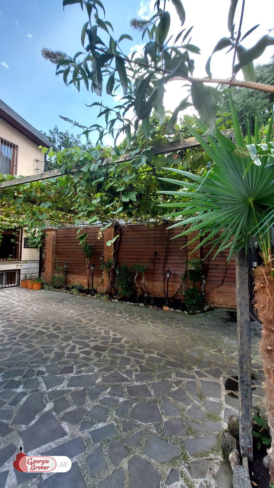 იყიდება ახალი გარემონტებული უნივერსალური ფართი ნაძალადევში