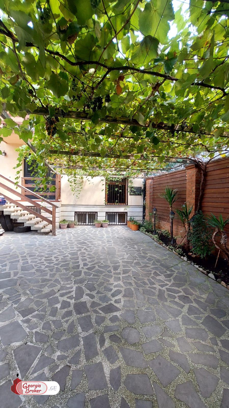 nearly repaired 11-room house for sale