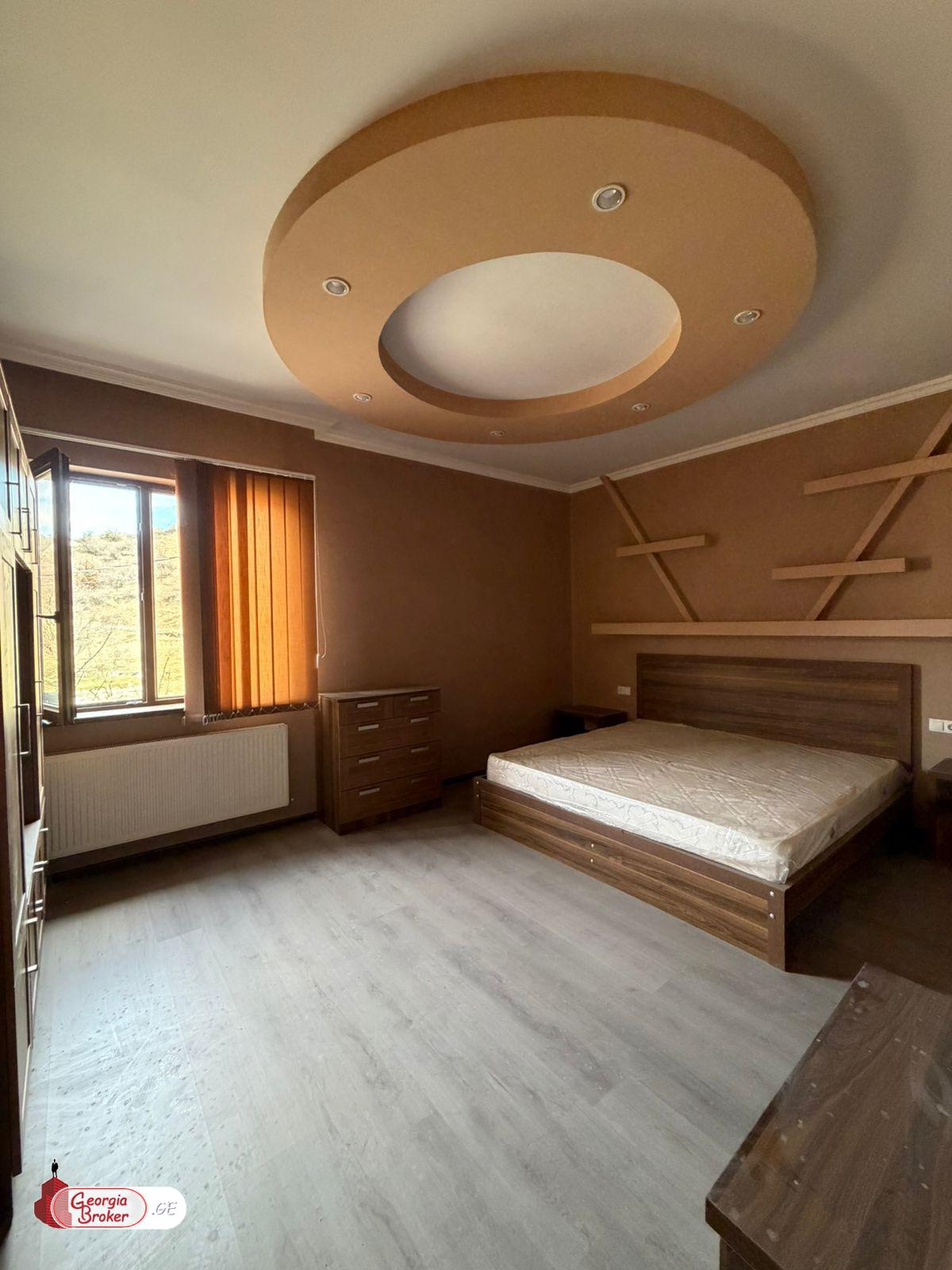 იყიდება ახალი გარემონტებული 14 ოთახიანი  რეზიდენცია წიწამურში