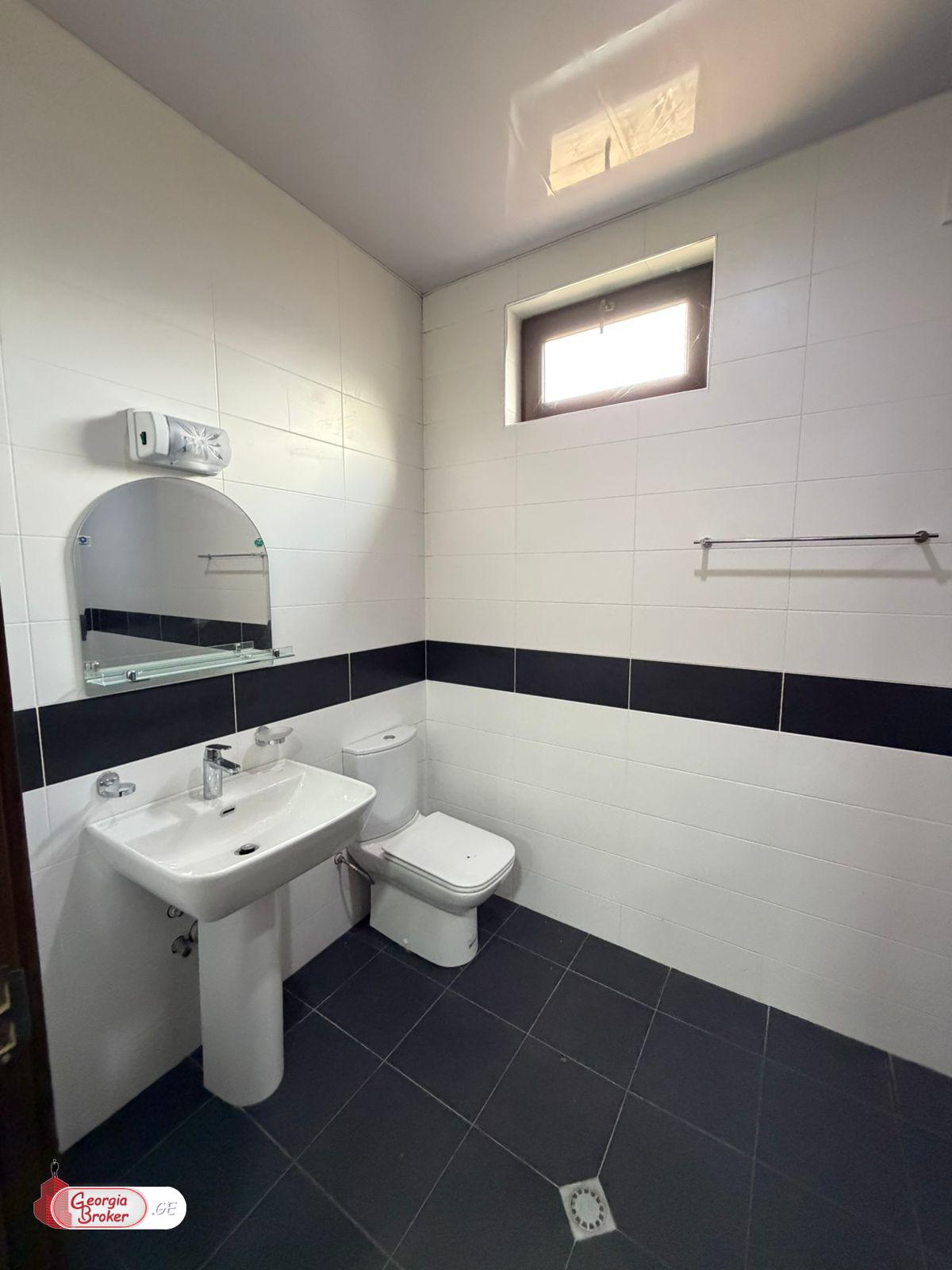 იყიდება ახალი გარემონტებული 14 ოთახიანი  რეზიდენცია წიწამურში