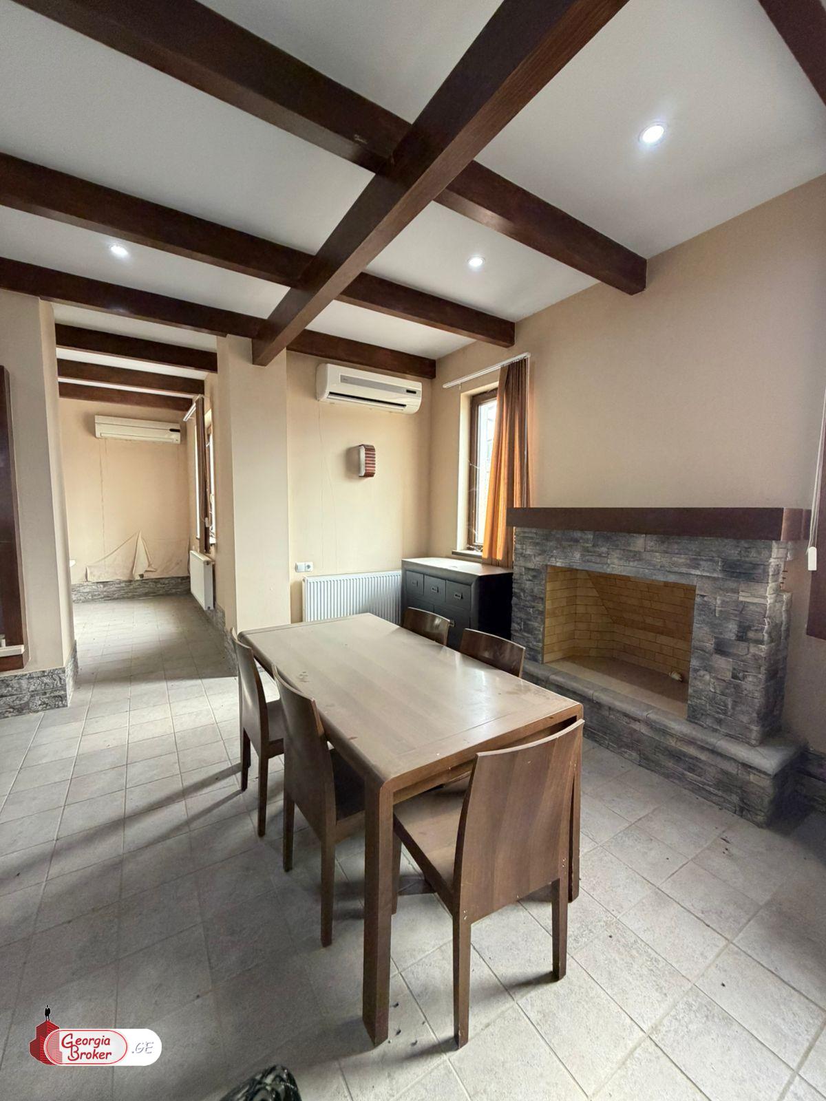 იყიდება ახალი გარემონტებული 14 ოთახიანი  რეზიდენცია წიწამურში