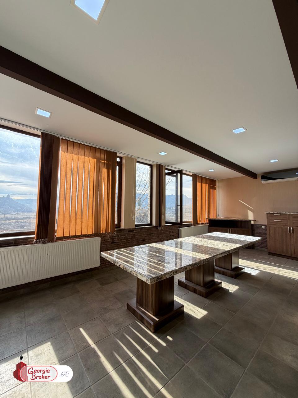 იყიდება ახალი გარემონტებული 14 ოთახიანი  რეზიდენცია წიწამურში
