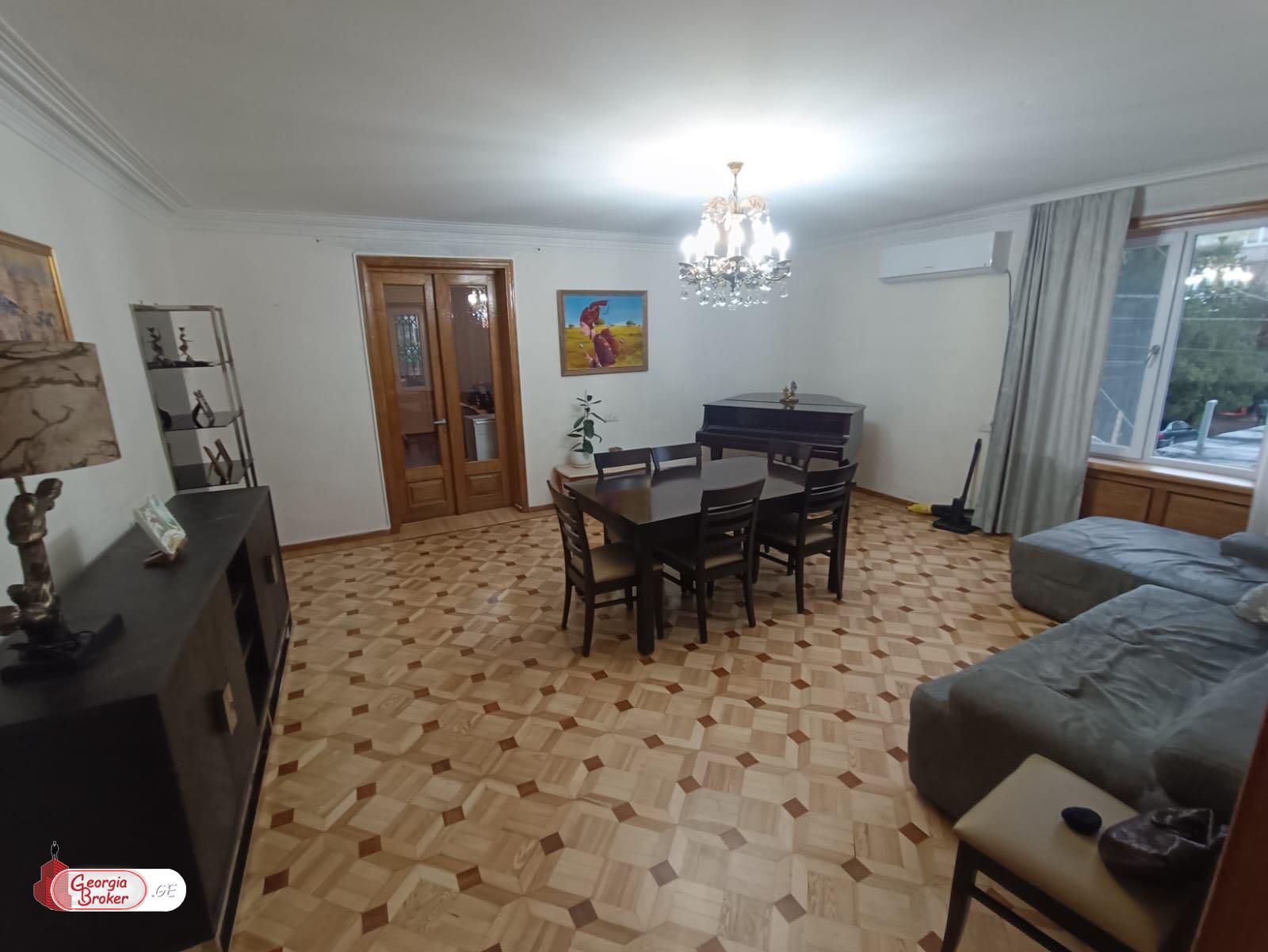 продается квартира с новым ремонтом 3-комнаты