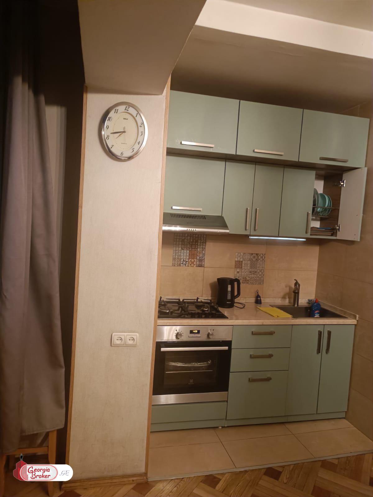 продается квартира с новым ремонтом 3-комнаты