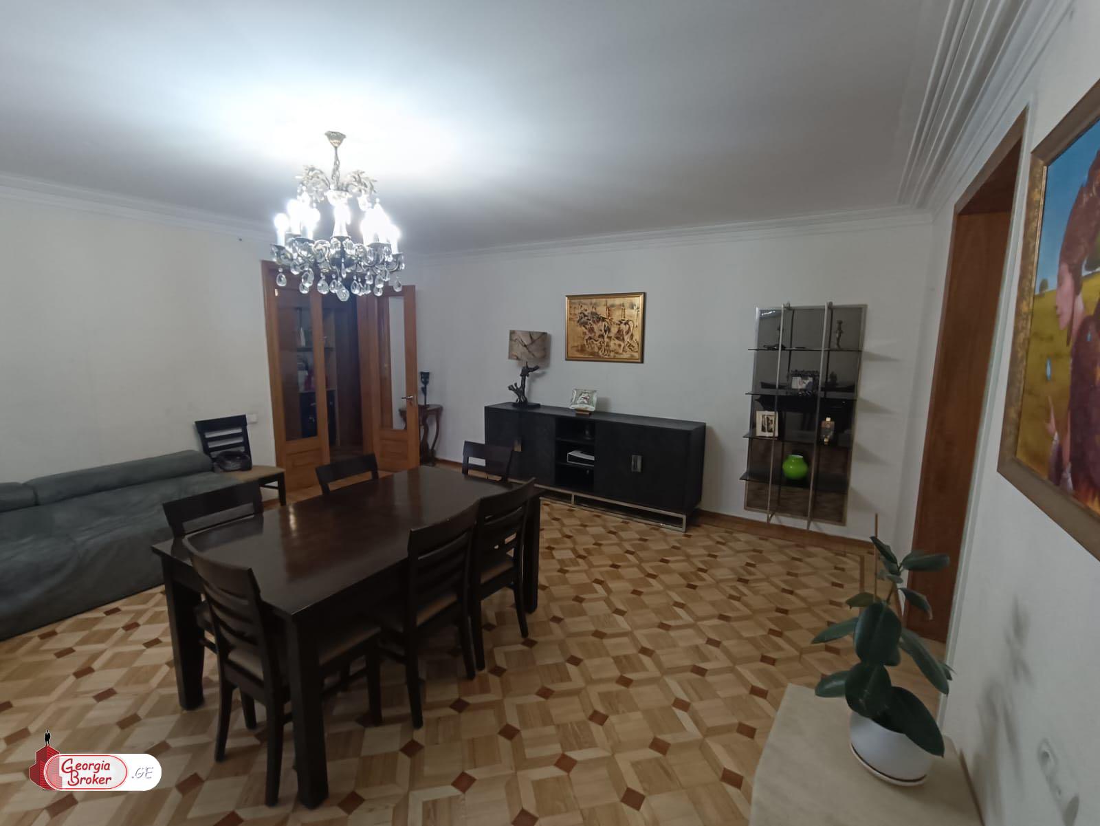 продается квартира с новым ремонтом 3-комнаты