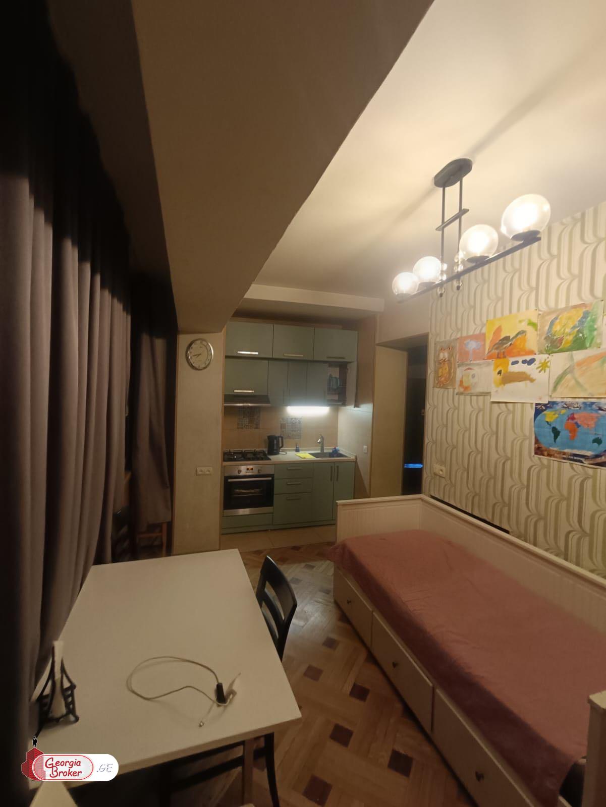 продается квартира с новым ремонтом 3-комнаты