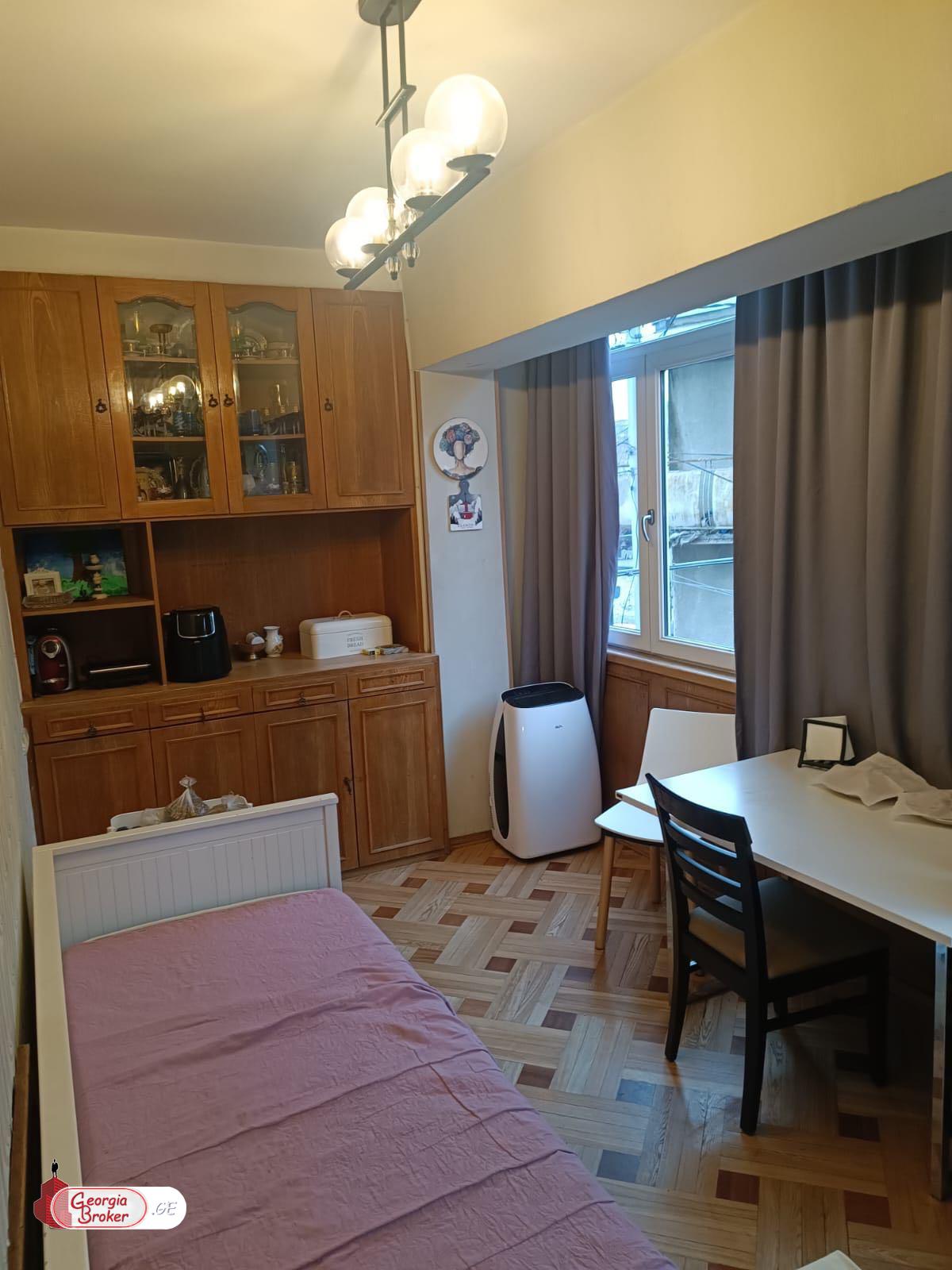 продается квартира с новым ремонтом 3-комнаты