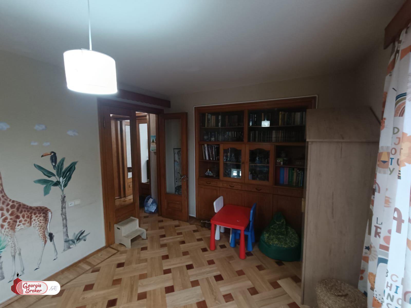 продается квартира с новым ремонтом 3-комнаты