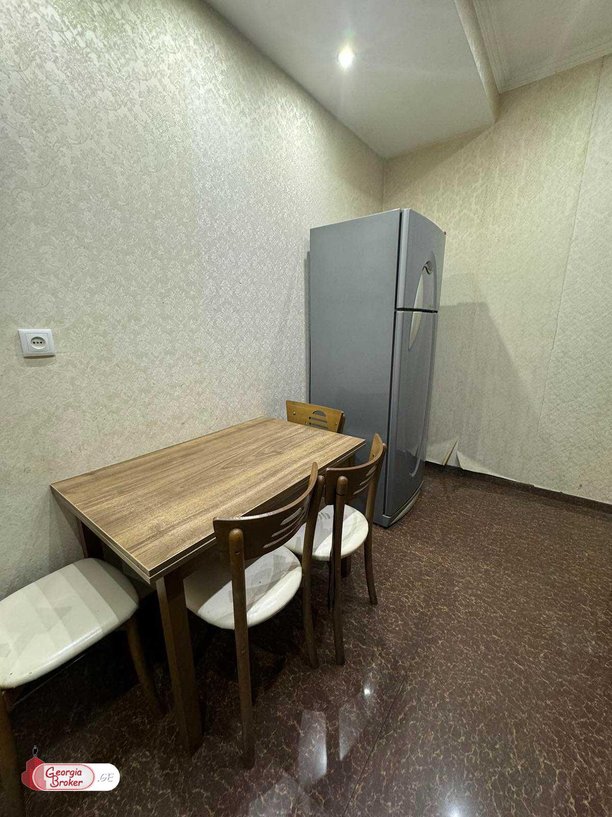 продается квартира с новым ремонтом 3-комнаты