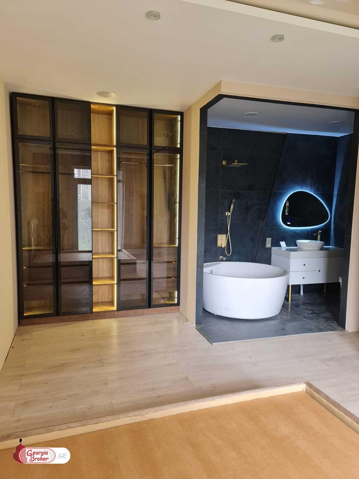 იყიდება ახალი გარემონტებული 4 ოთახიანი ბინა