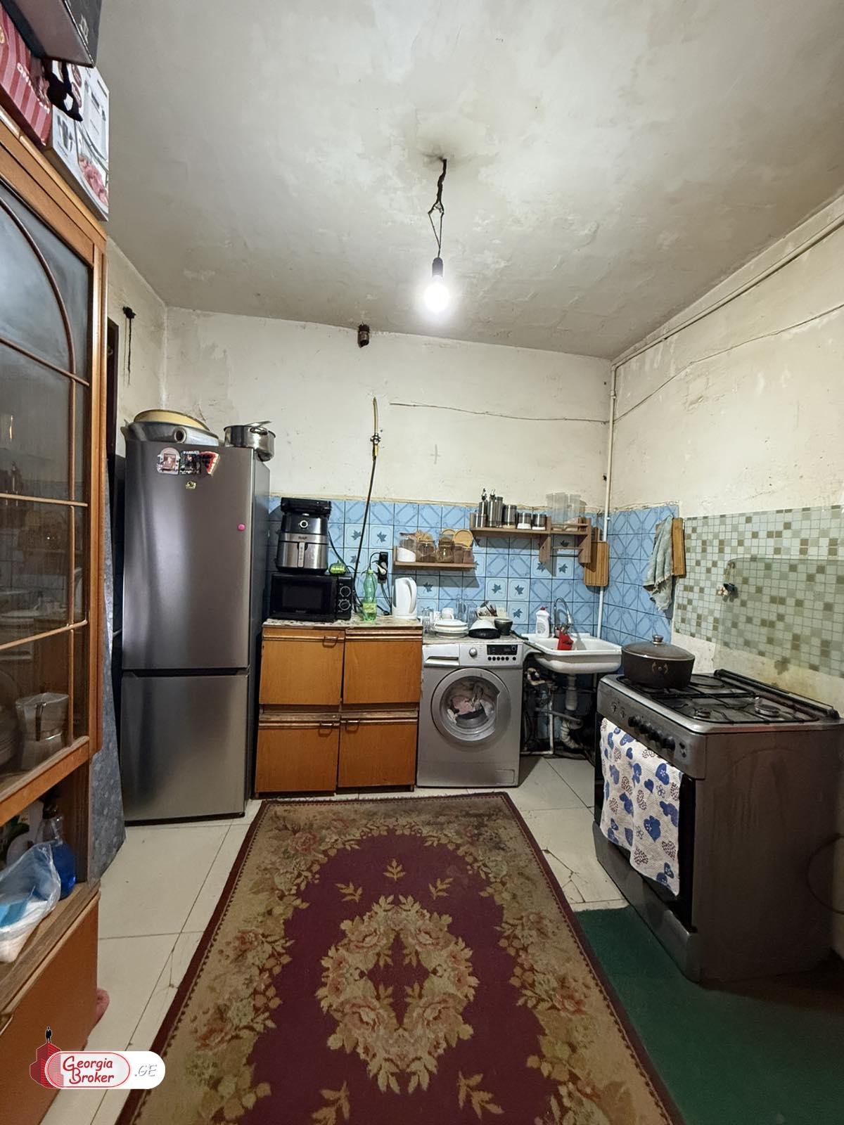 продается квартира без ремонта 3-комнаты