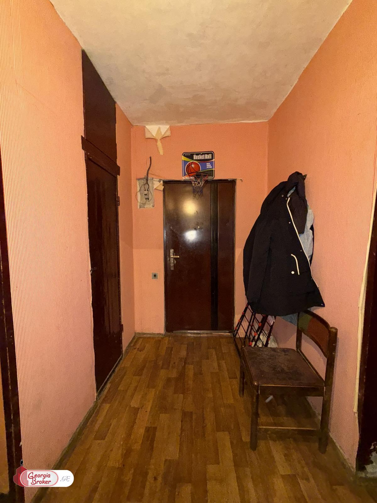 продается квартира без ремонта 3-комнаты