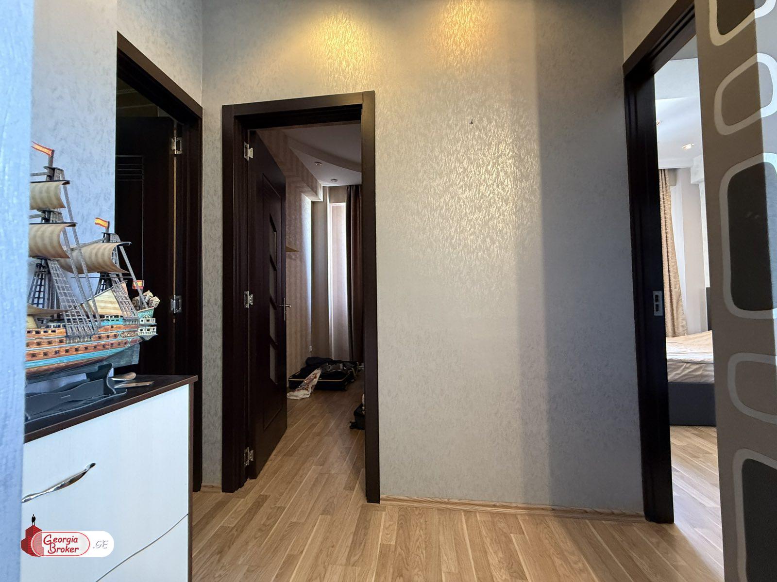 продается квартира с новым ремонтом 3-комнаты