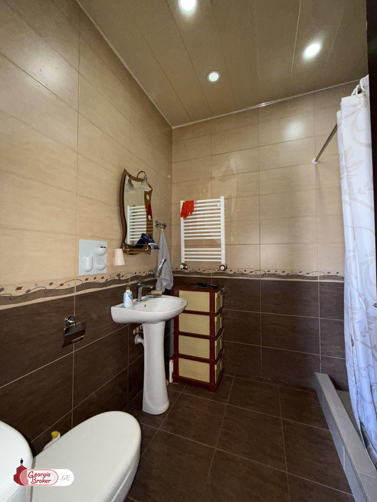 продается квартира с новым ремонтом 3-комнаты