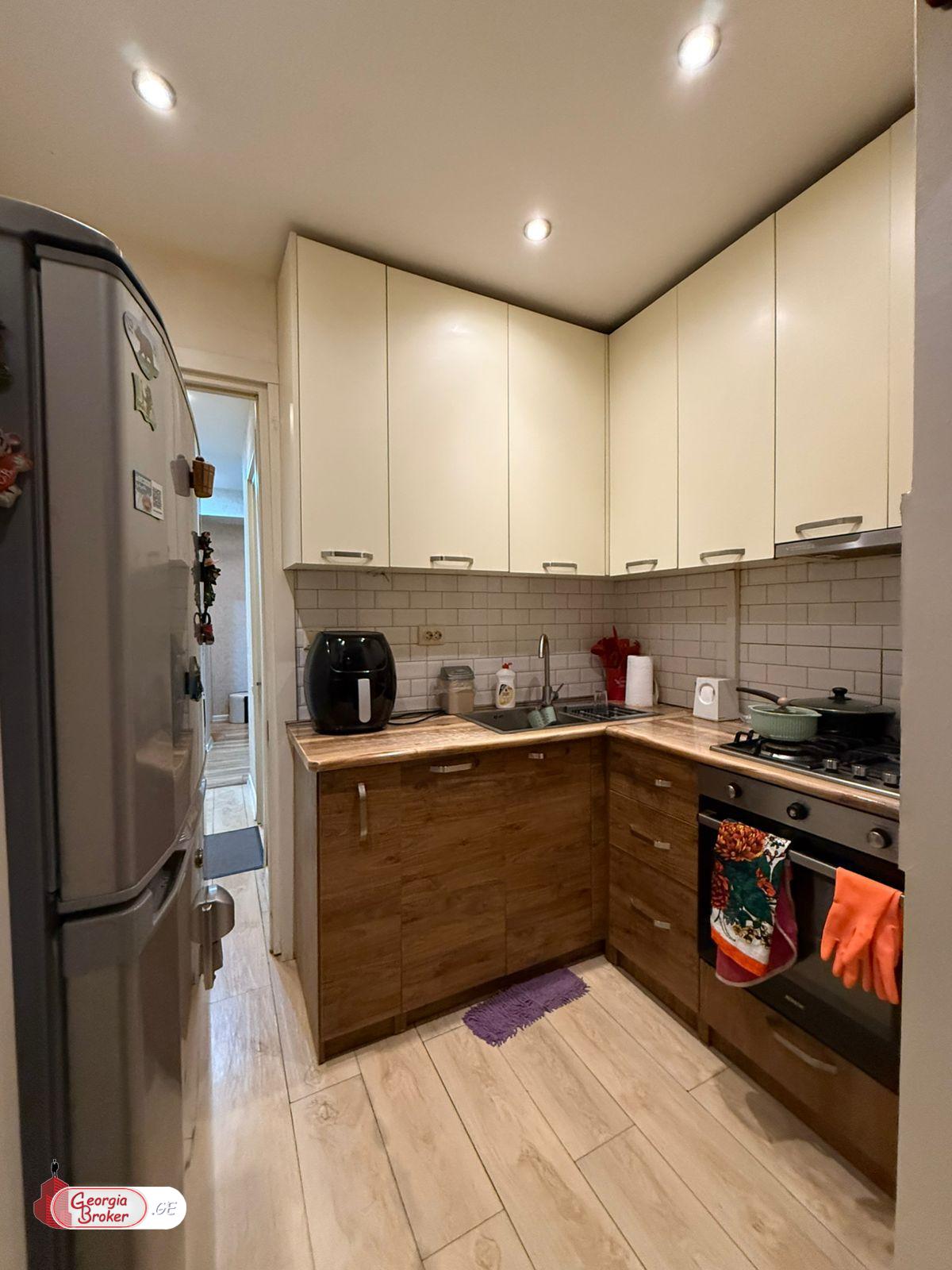 იყიდება ახალი გარემონტებული 4 ოთახიანი ბინა