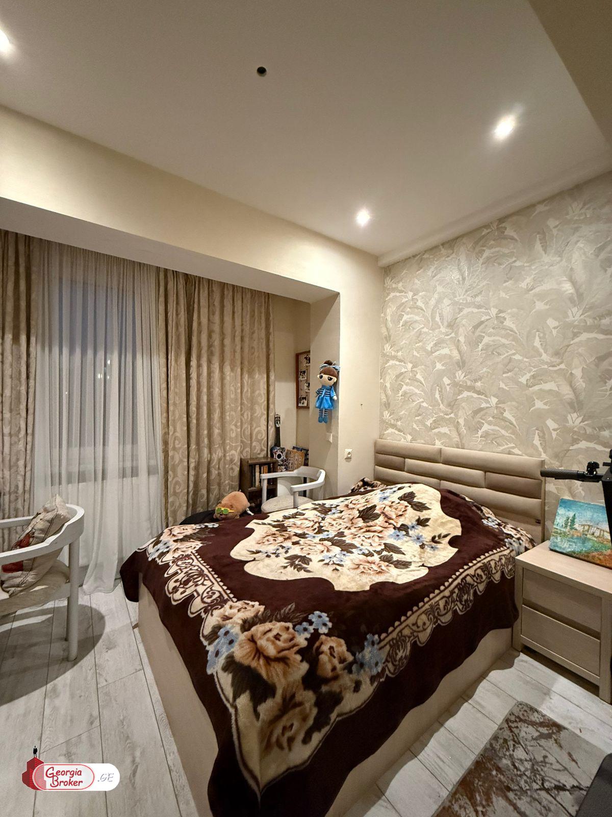 იყიდება ახალი გარემონტებული 4 ოთახიანი ბინა