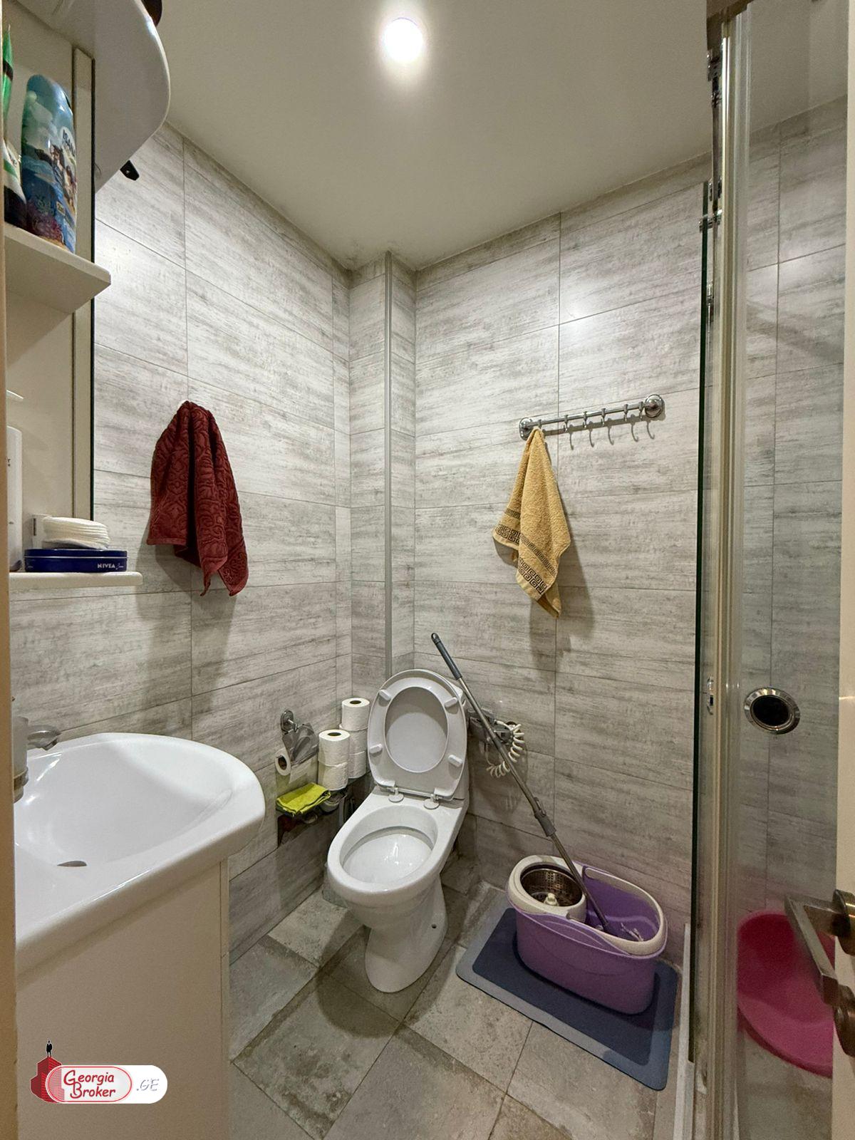 იყიდება ახალი გარემონტებული 4 ოთახიანი ბინა