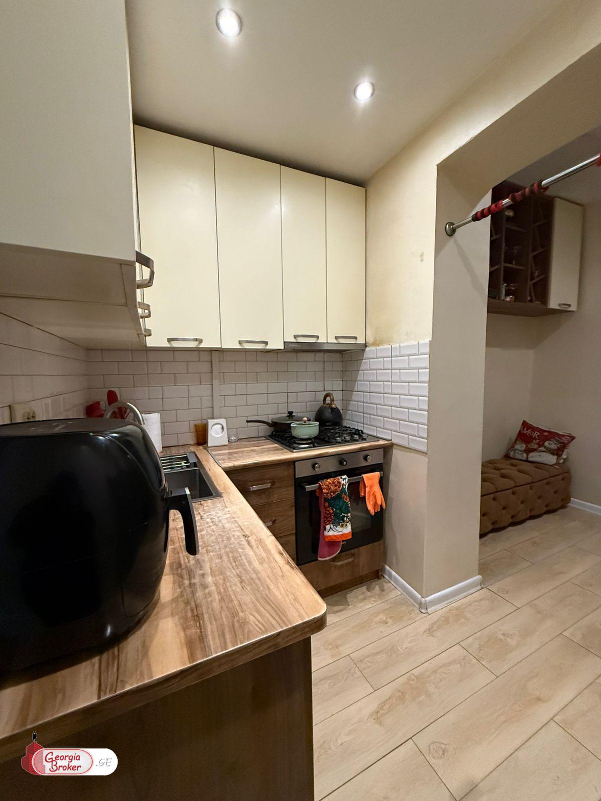 იყიდება ახალი გარემონტებული 4 ოთახიანი ბინა