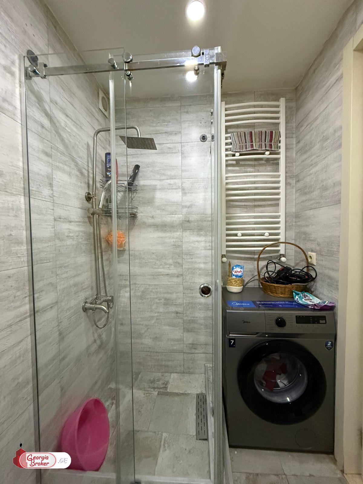 იყიდება ახალი გარემონტებული 4 ოთახიანი ბინა