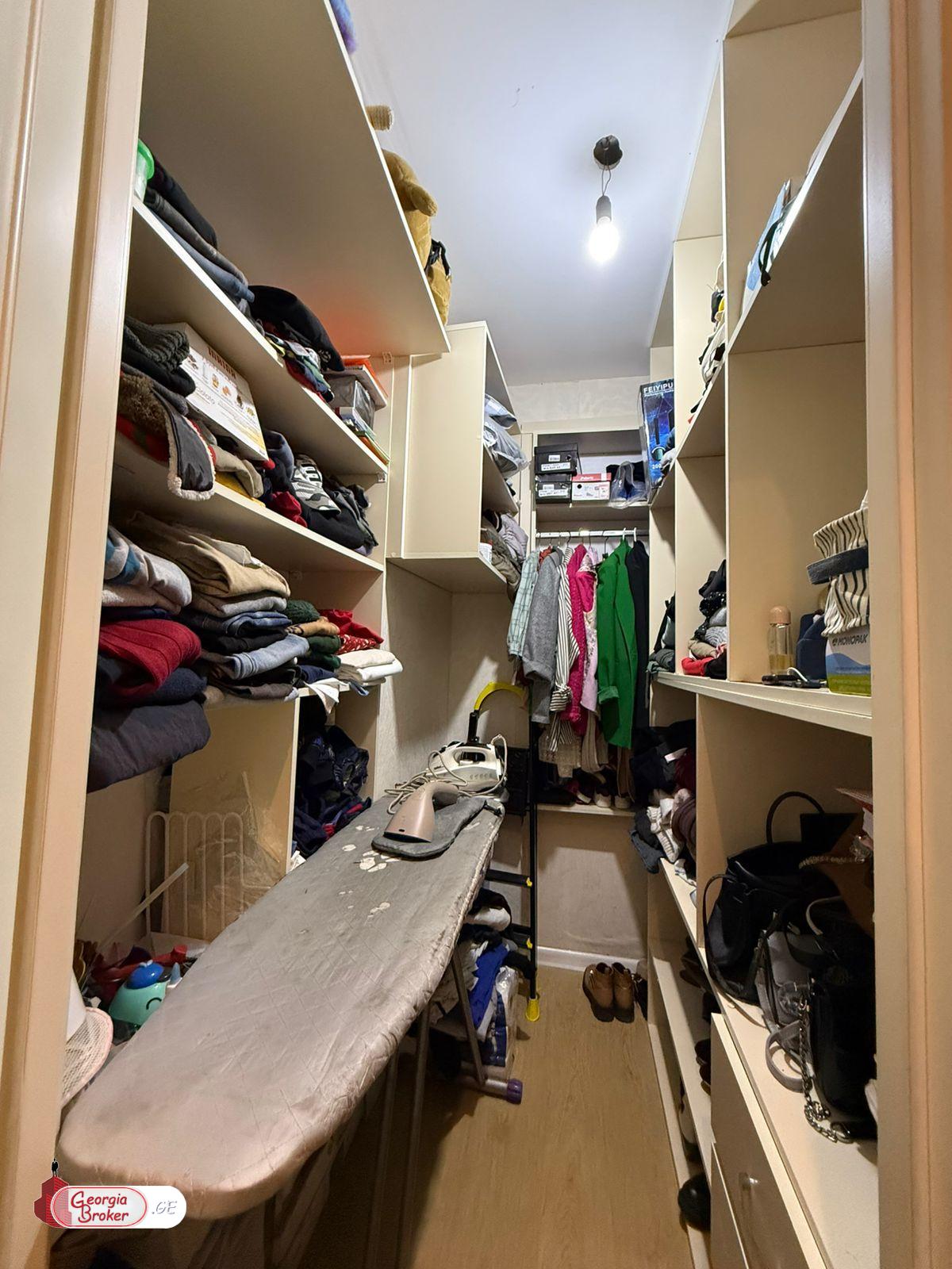 იყიდება ახალი გარემონტებული 4 ოთახიანი ბინა