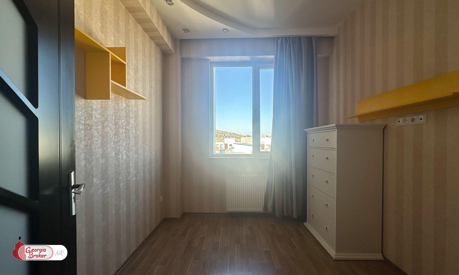 продается квартира с новым ремонтом 3-комнаты