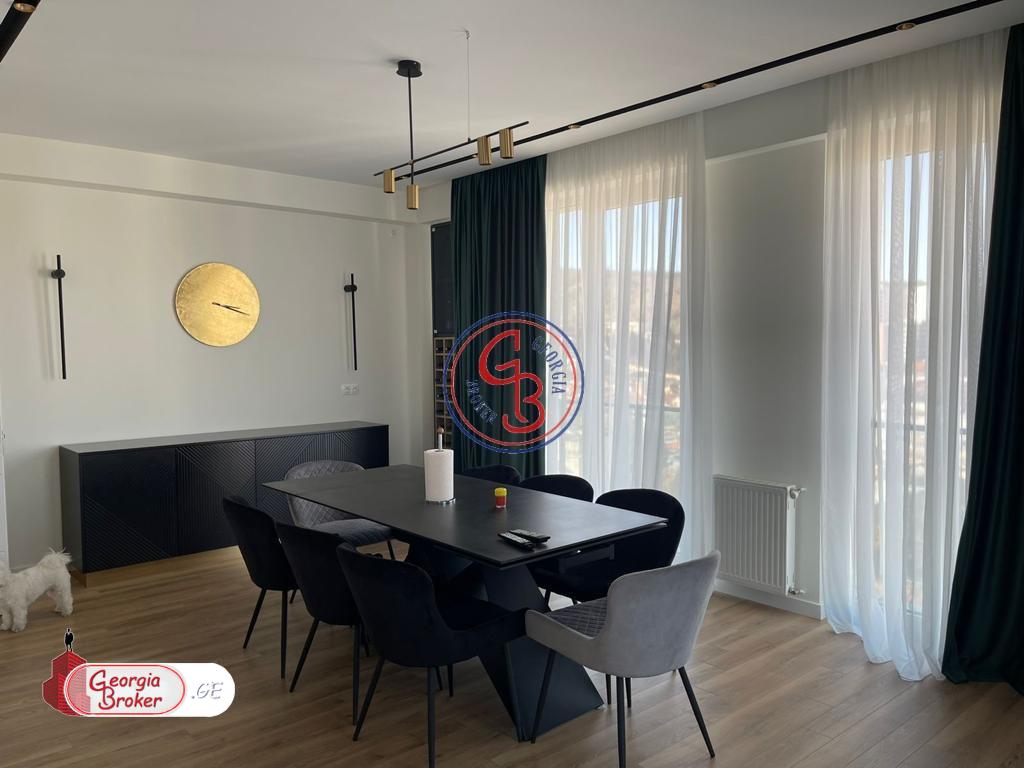 იყიდება ახალი გარემონტებული 5 ოთახიანი ბინა