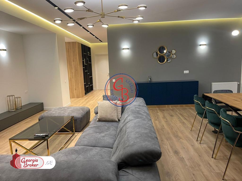 იყიდება ახალი გარემონტებული 5 ოთახიანი ბინა